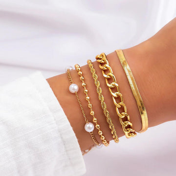 Set de 5 Pulseras Elegantes con Perlas y Cadenas